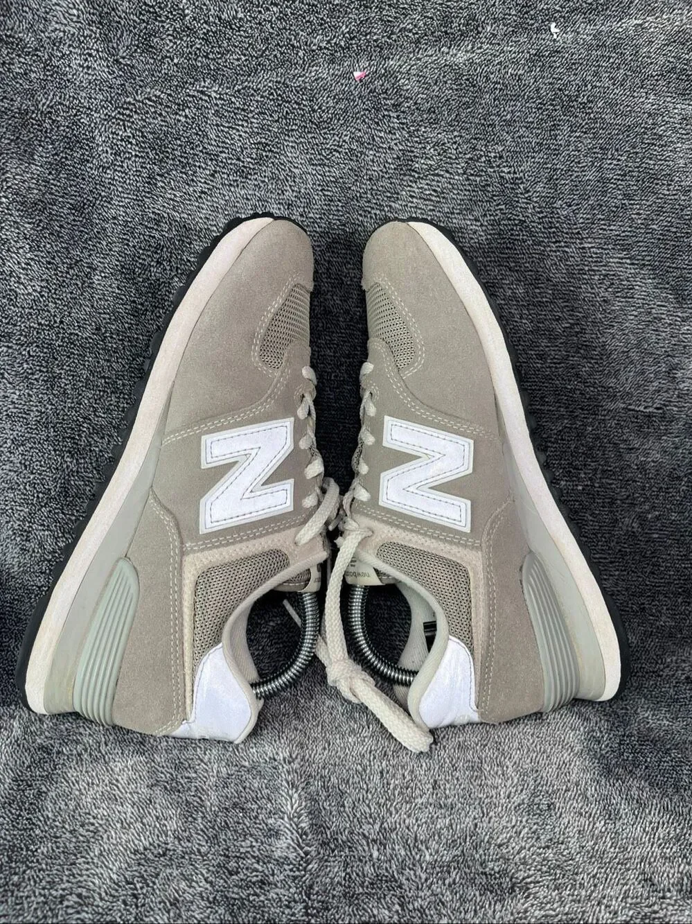 New Balance 574 Classic Core Grey White Women's Size US 8 (B) WL574EG
